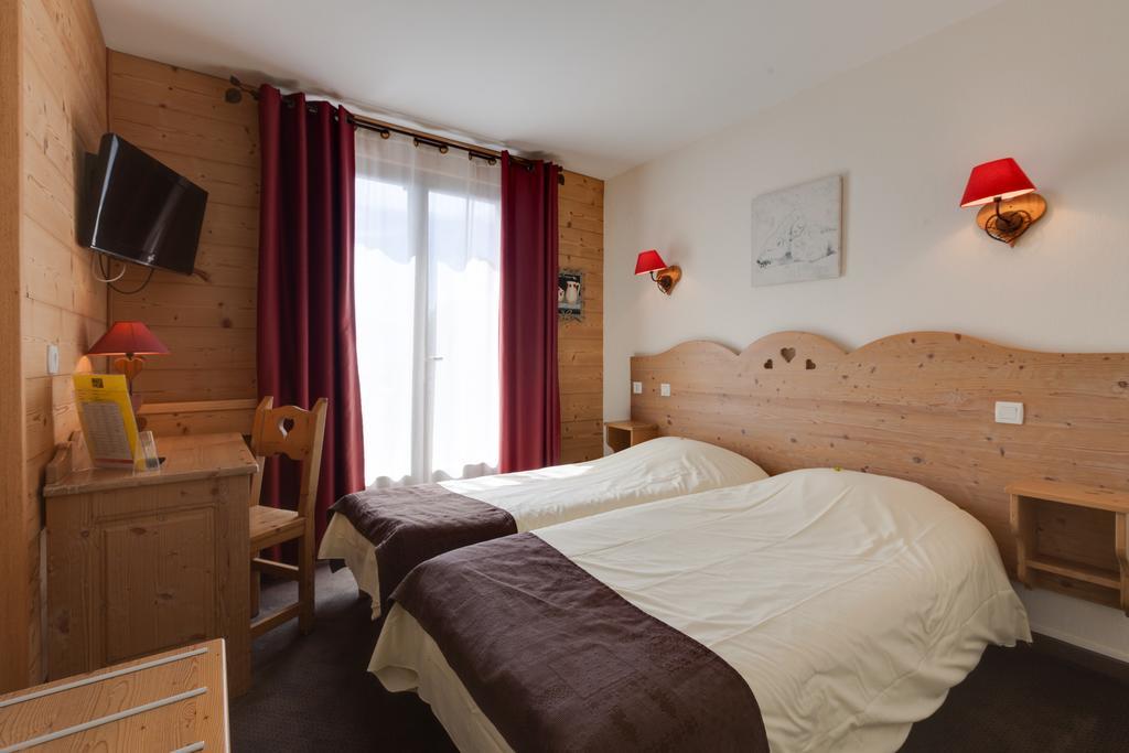 Logis Le Pont De Champ Hotel Beaucroissant Bagian luar foto