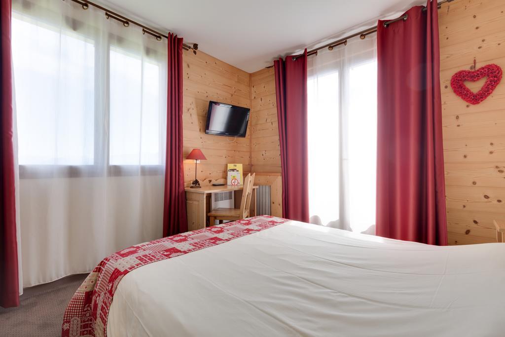 Logis Le Pont De Champ Hotel Beaucroissant Bagian luar foto
