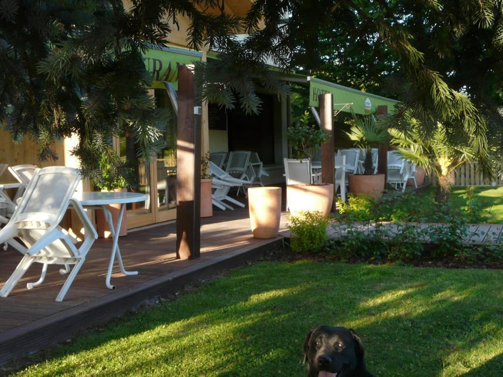 Logis Le Pont De Champ Hotel Beaucroissant Bagian luar foto