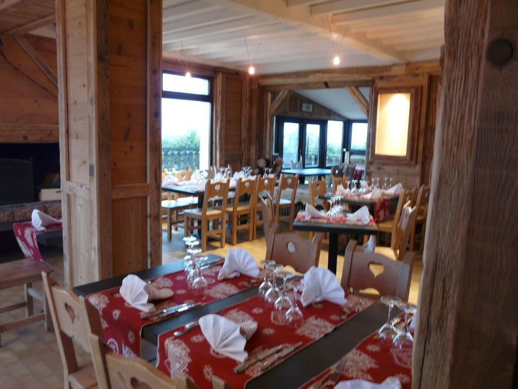 Logis Le Pont De Champ Hotel Beaucroissant Bagian luar foto