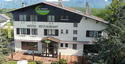 Logis Le Pont De Champ Hotel Beaucroissant Bagian luar foto
